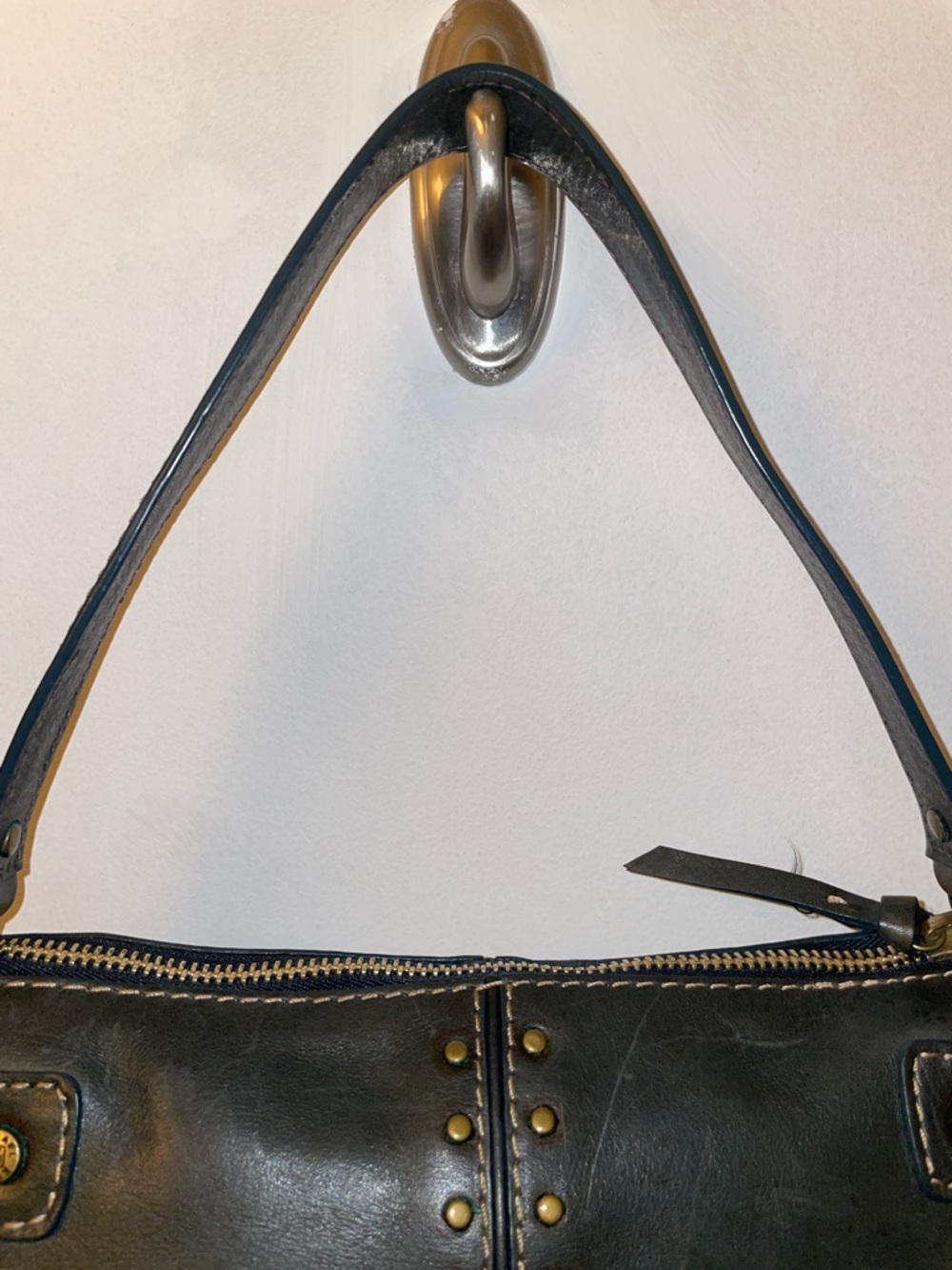 Micheal Kors Classic Black Leather Studded Shoulder Bag - Picture 5 of 7